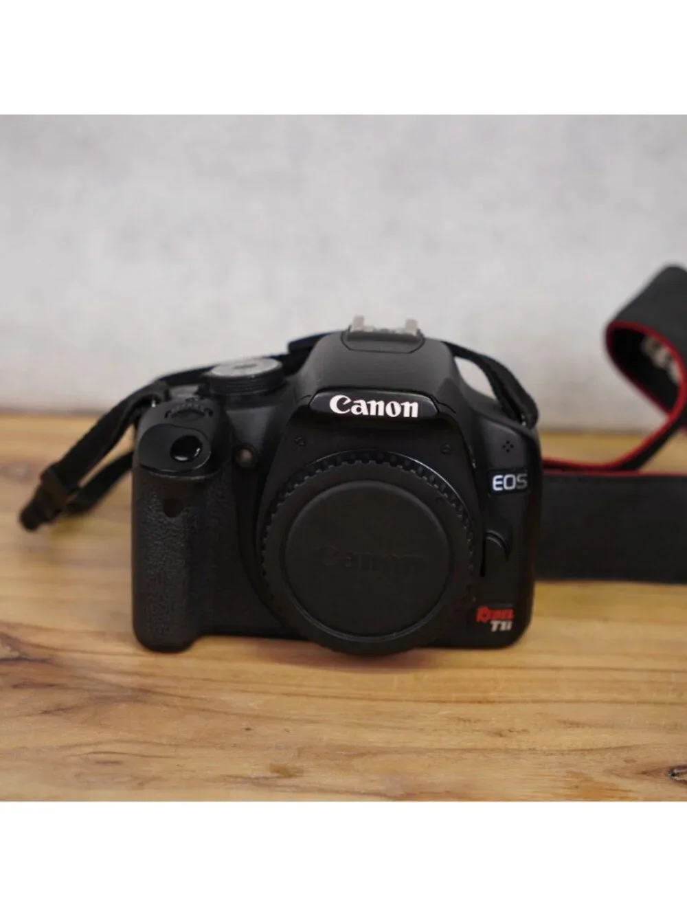Canon EOS Rebel T1i DSLR Camera W/ 18-55mm, 75-300mm SD Cards & 4 Batteries